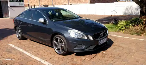 Volvo S60 D-5 R-Design gear-tronic 