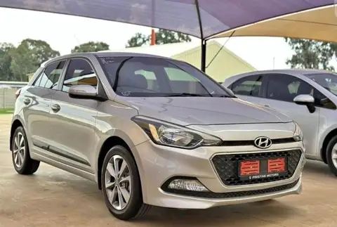 Hyundai i20 1.4 FLUID AUTO