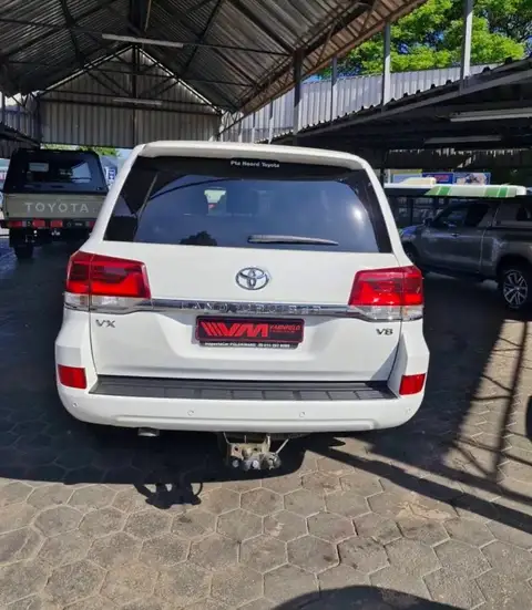 Toyota Land Cruiser 200 V8