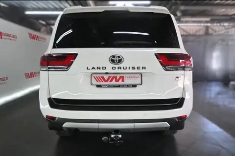 Toyota Land Cruiser 300 V6