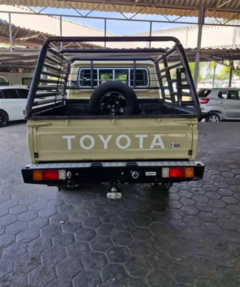 Toyota Land Cruiser 79