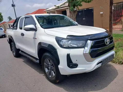 Toyota Hilux 2.4GD-6 Xtra Cab Raider
