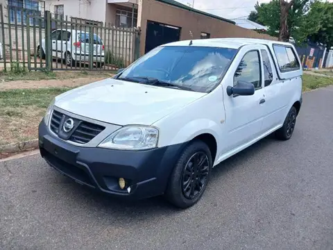 Nissan NP200 1.6i (Aircon) Safety Pack