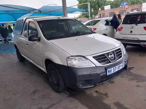 Nissan NP200 1.6 canopy 