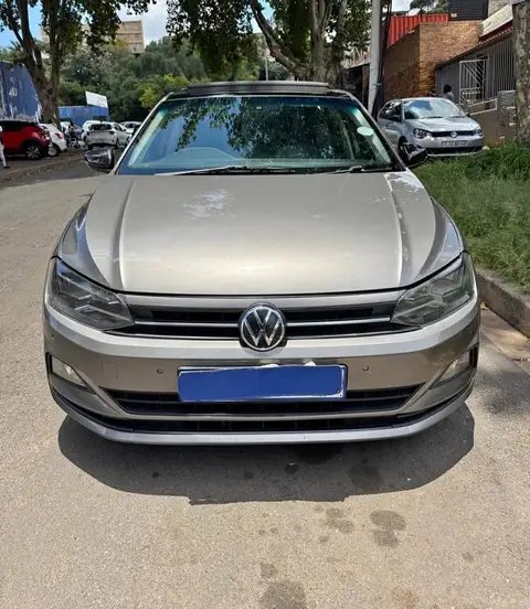 Volkswagen Polo Tsi 8