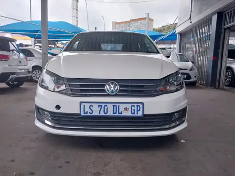 Volkswagen Polo 1.4 Sedan 