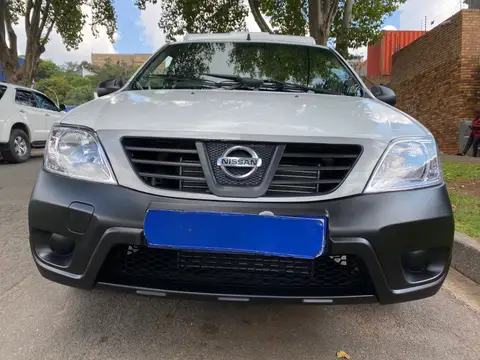 Nissan NP200 1.6 with a Canopy 