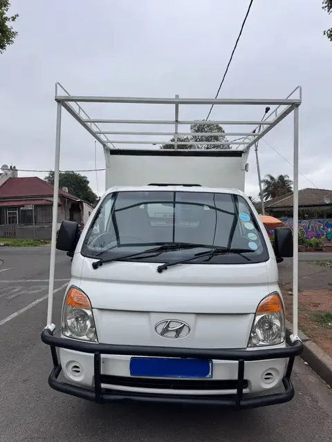 Hyundai H100 2.6 Van Bus with 9 seats 